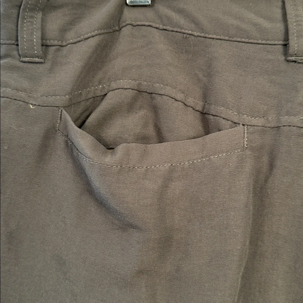 REI men’s pants 38x34 green khaki color